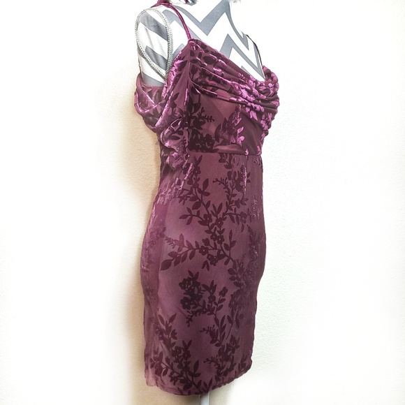 Velvet floral open-shoulder mini dress - Picture 2 of 5